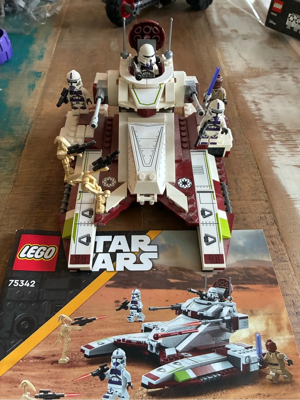 CompleteLEGO Star Wars: Republic Fighter Tank (75342) 6 MINIFIGURES; MACE WINDU